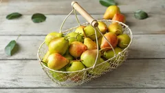 ナシの木と一緒に植えるべき植物は何ですか?そうすることで、より良い収穫が期待できます。