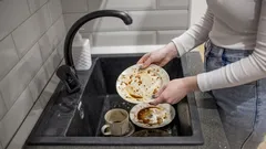 汚れた食器をため込みがちな人に共通する7つの行動パターン