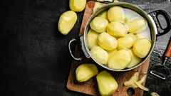 じゃがいもは普通の水で茹でないで：このスパイスを加えるだけで驚くほどおいしくなる