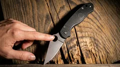 なぜ一部のナイフの刃には穴があるのか? 本当の目的とは