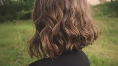 50歳を過ぎると、どのくらいの髪の長さが老けて見え、どのくらいの長さが若く見えるのか?実践ガイド。